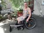 Rollstuhl-mit-Outdoorvorbau-gibt-auf-jedem-Grund-Bewegungsfreihei-t.jpg
